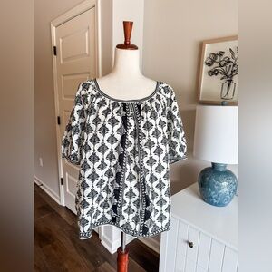 Black and White Patterned Women's Top